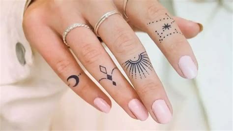 tatuaje en dedos mujer|Tatuajes dedos mujer